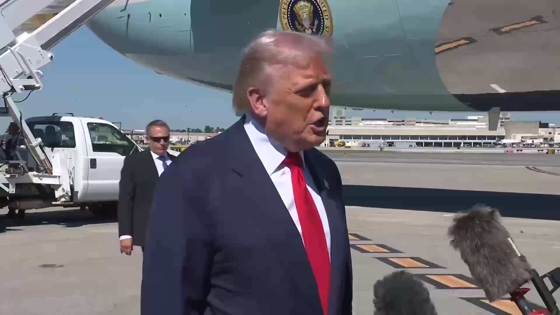 Press Gaggle: Donald Trump Speaks to Reporters on After Air Force One Arrival - October 31, 2025